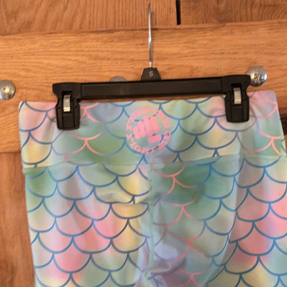 FEED ME FIGHT ME CAPRI LEGGINGS - Picture 3 of 4